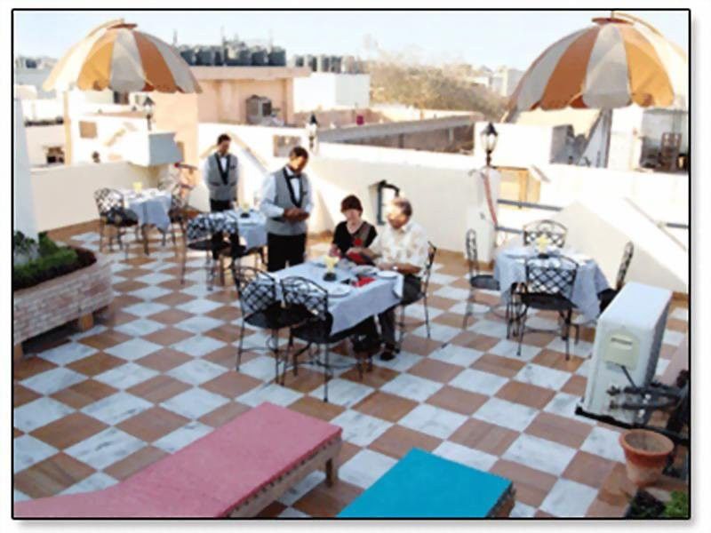 Hotel Sunstar Grand Dillí Restaurace fotografie