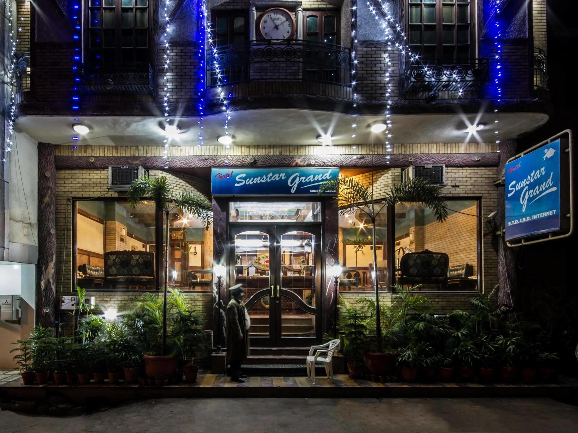 Hotel Sunstar Grand Dillí Exteriér fotografie