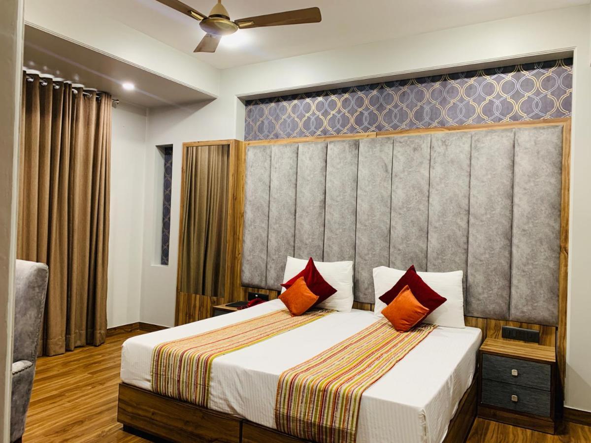 Hotel Sunstar Grand Dillí Exteriér fotografie